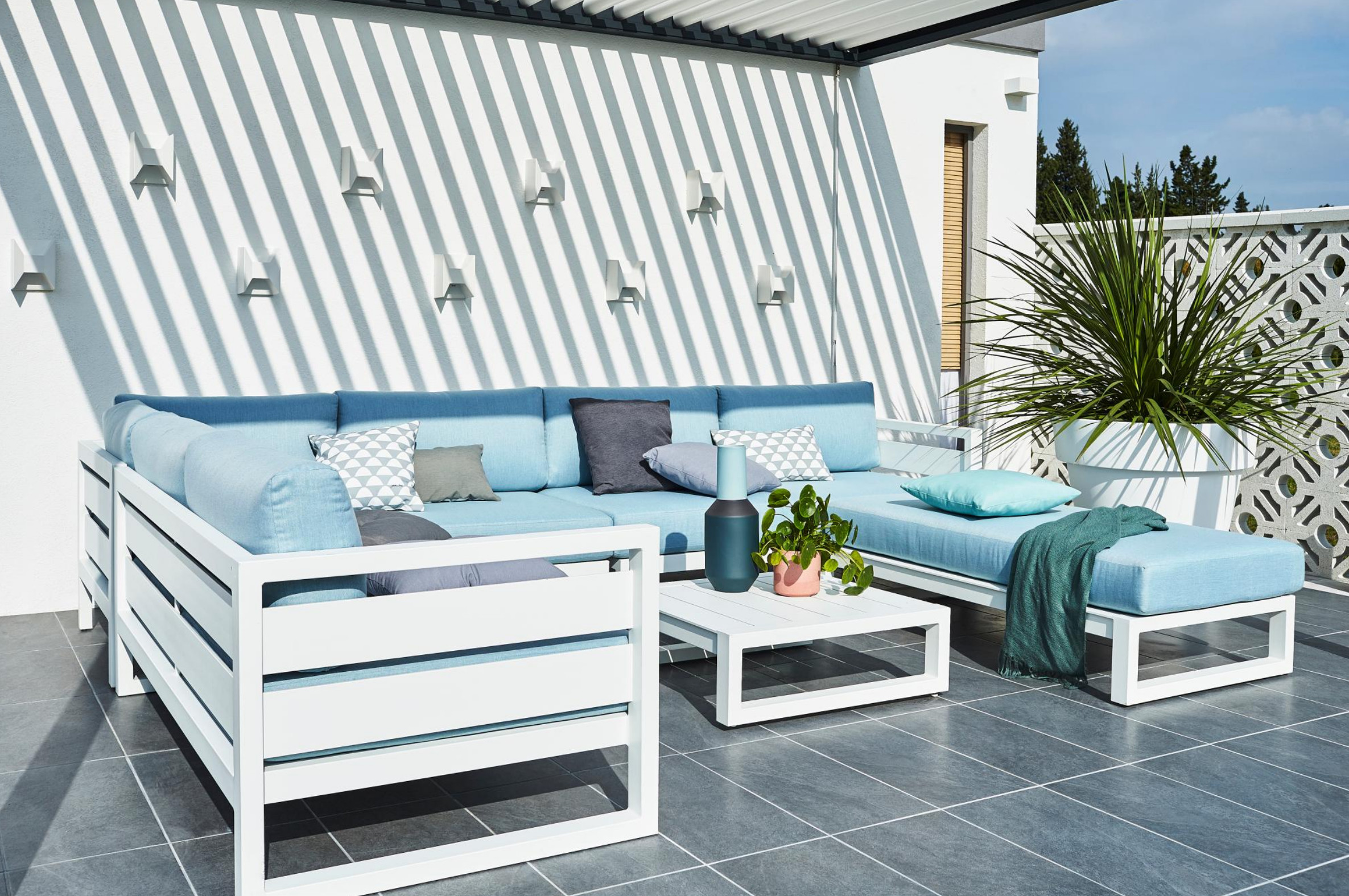 terrasse design avec pergola bioclimatique