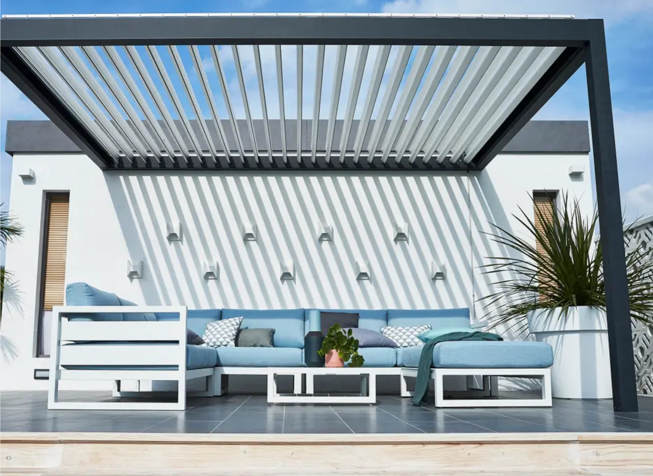 terrasse design avec pergola bioclimatique