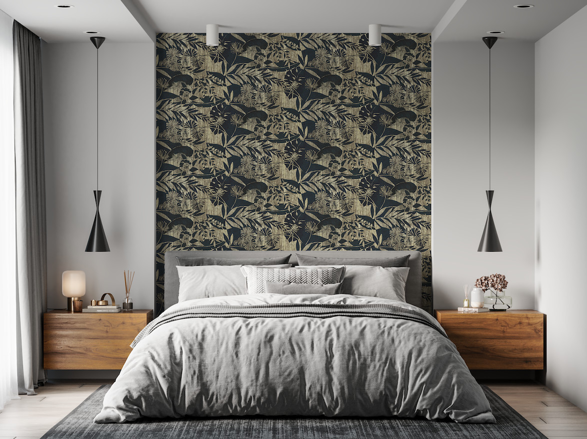 chambre avec papier-peint en tête de lit