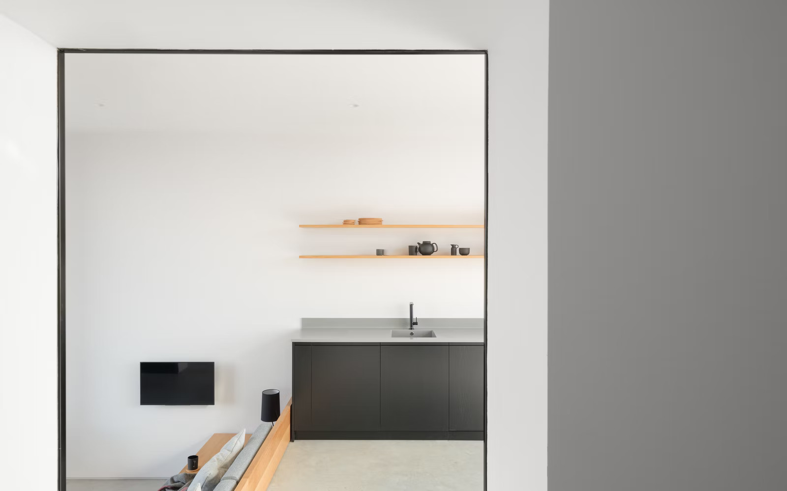 cuisine noire design maison minimaliste