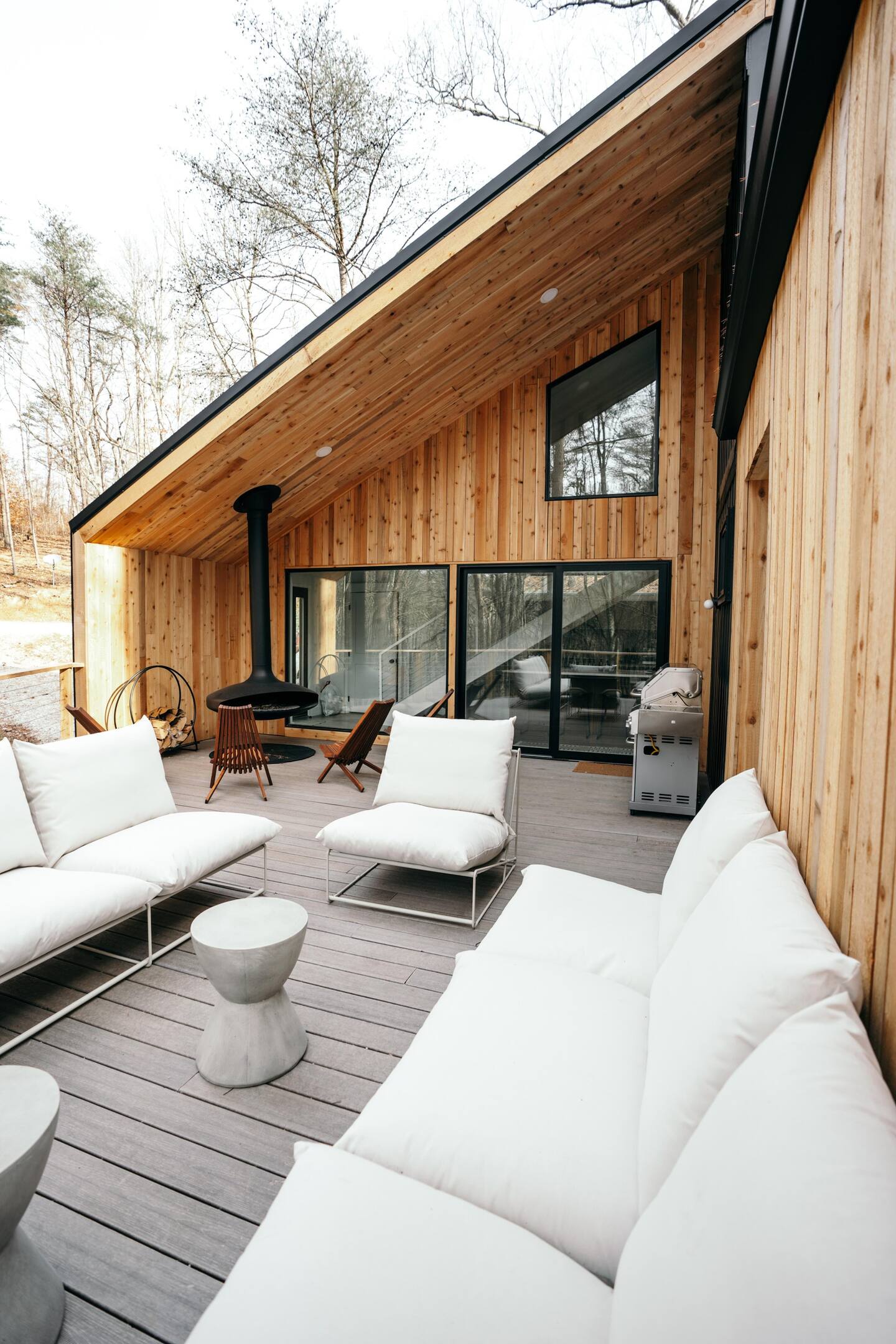 terrasse en bois avec cheminée extérieure Focus
