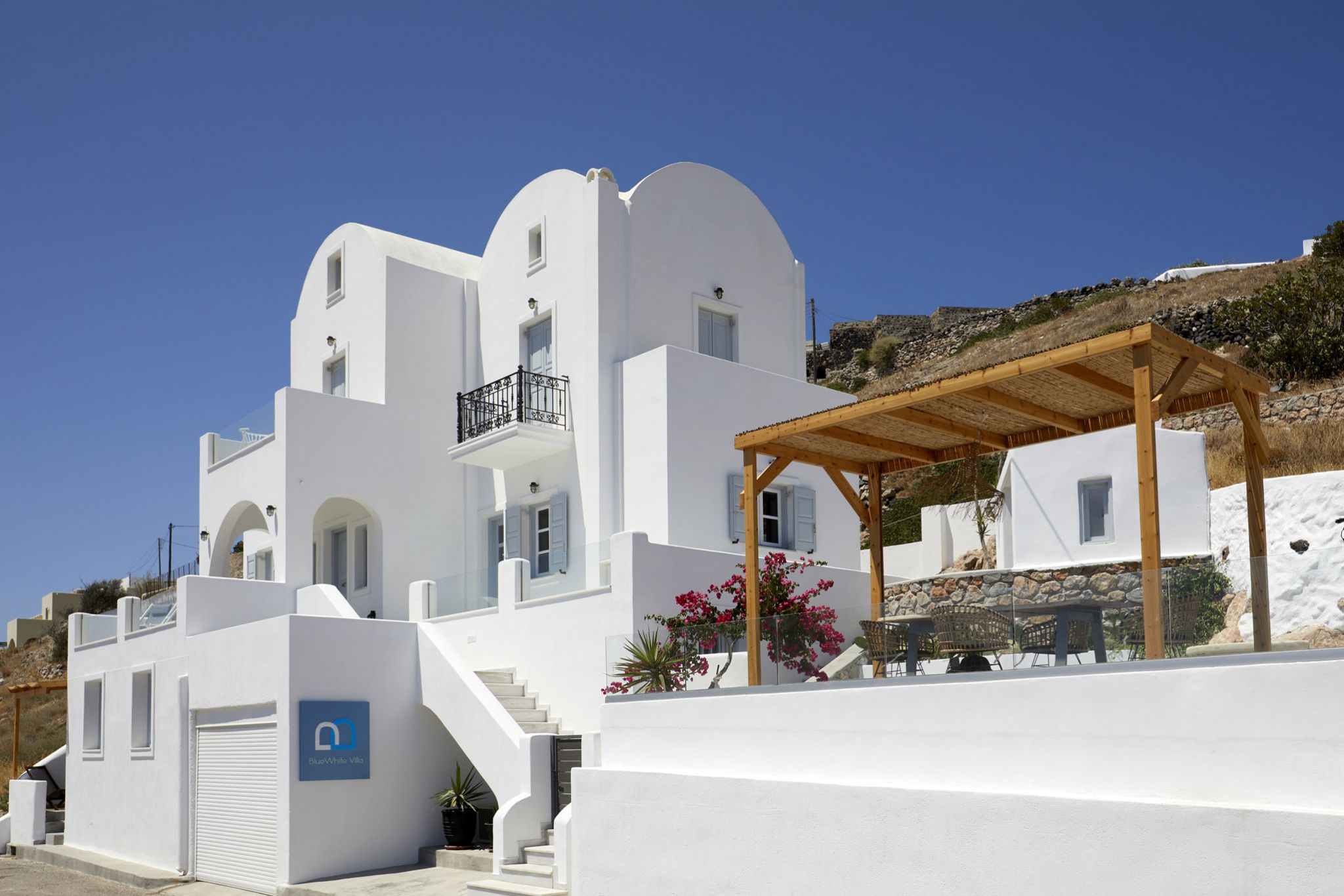 façade maison blanche dans les Cyclades