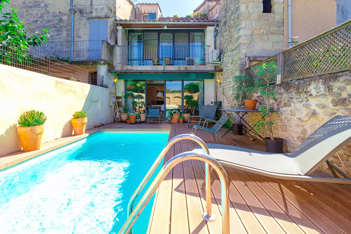 façade maison provençale avec piscine