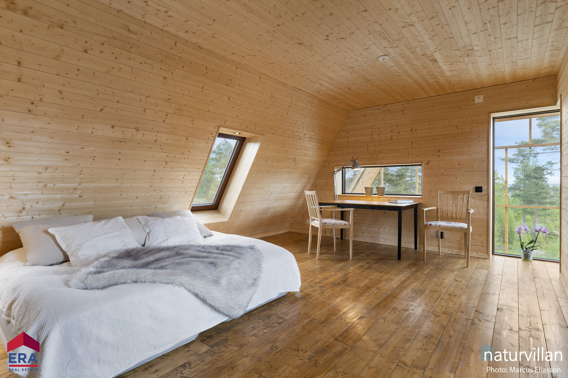 chambre sous combles maison en bois