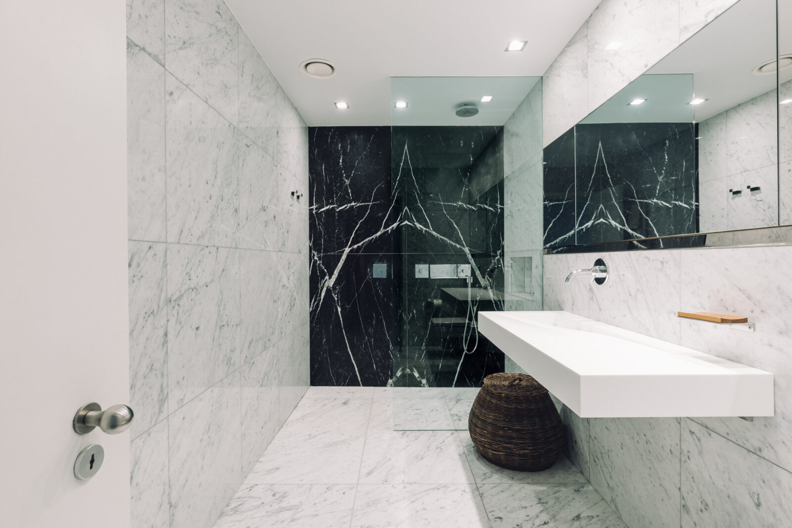 salle de bain marbre maison contemporaine