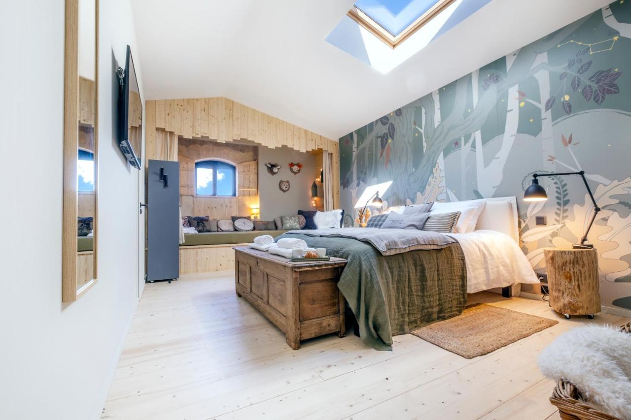 chambre avec lit cabane bois