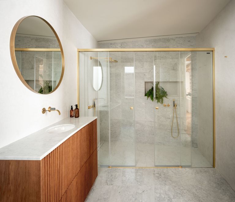 salle de bain marbre appartement rénové