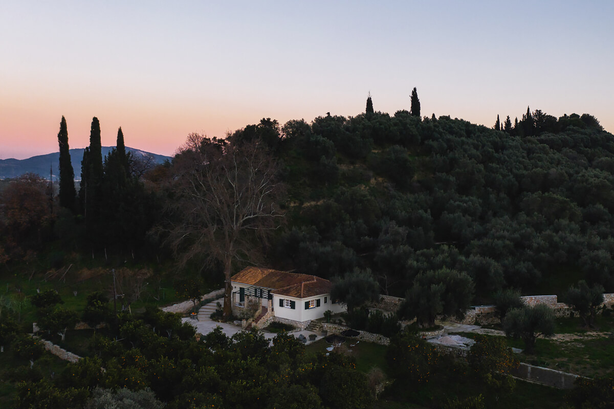 maison dans les collines en Grèce