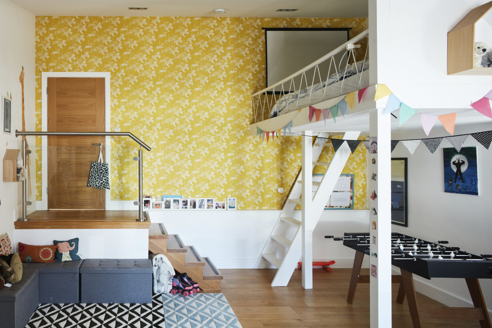 chambre mur papier-peint jaune