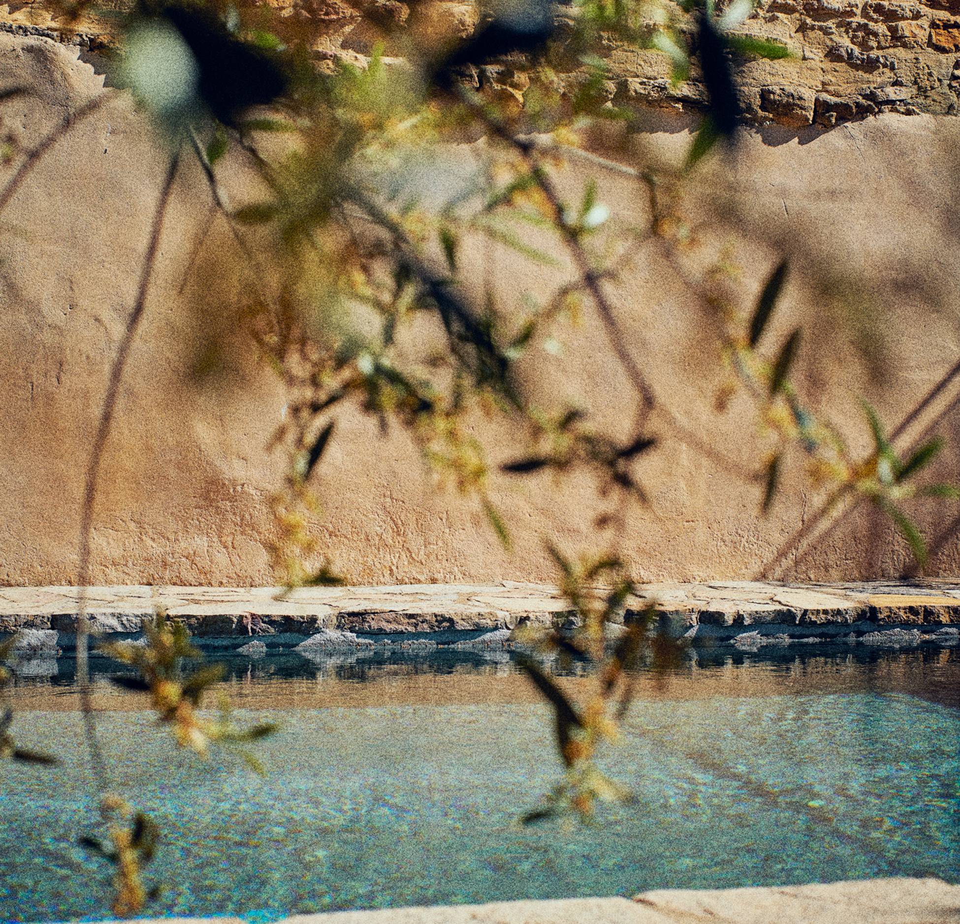 piscine maison en pierres