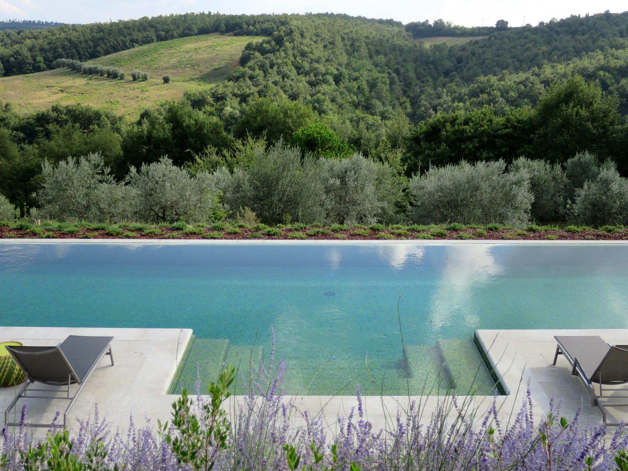 terrasse avec piscine en Toscane