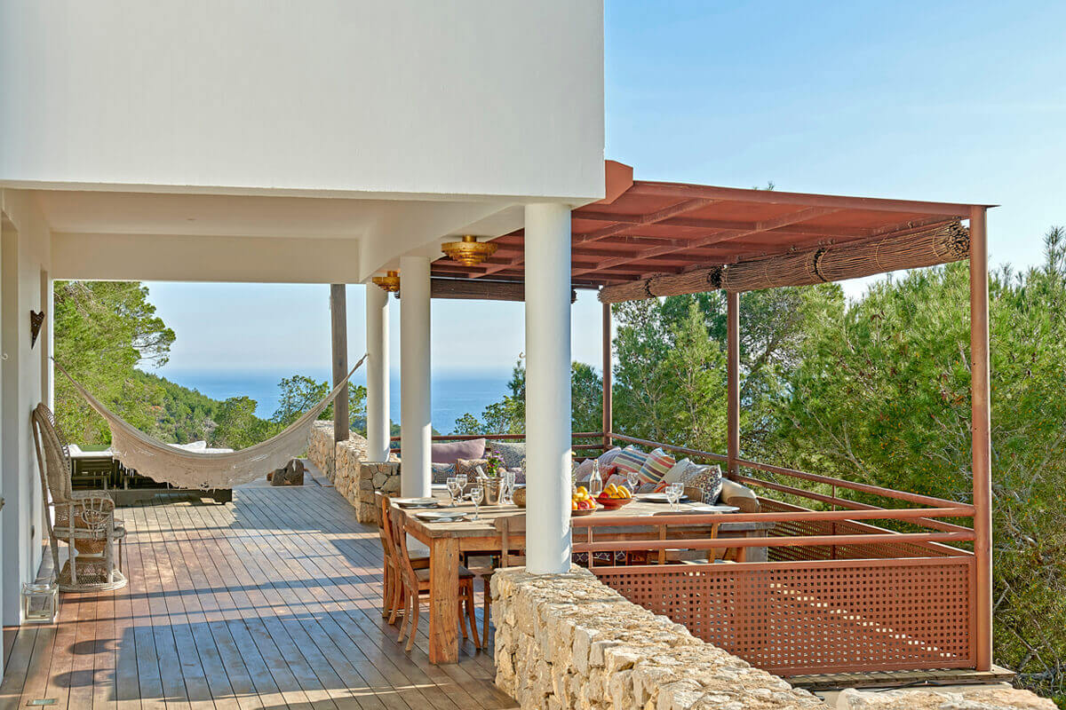 terrasse maison contemporaine avec piscine Ibiza