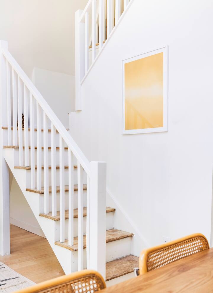 escalier bois peint en blanc