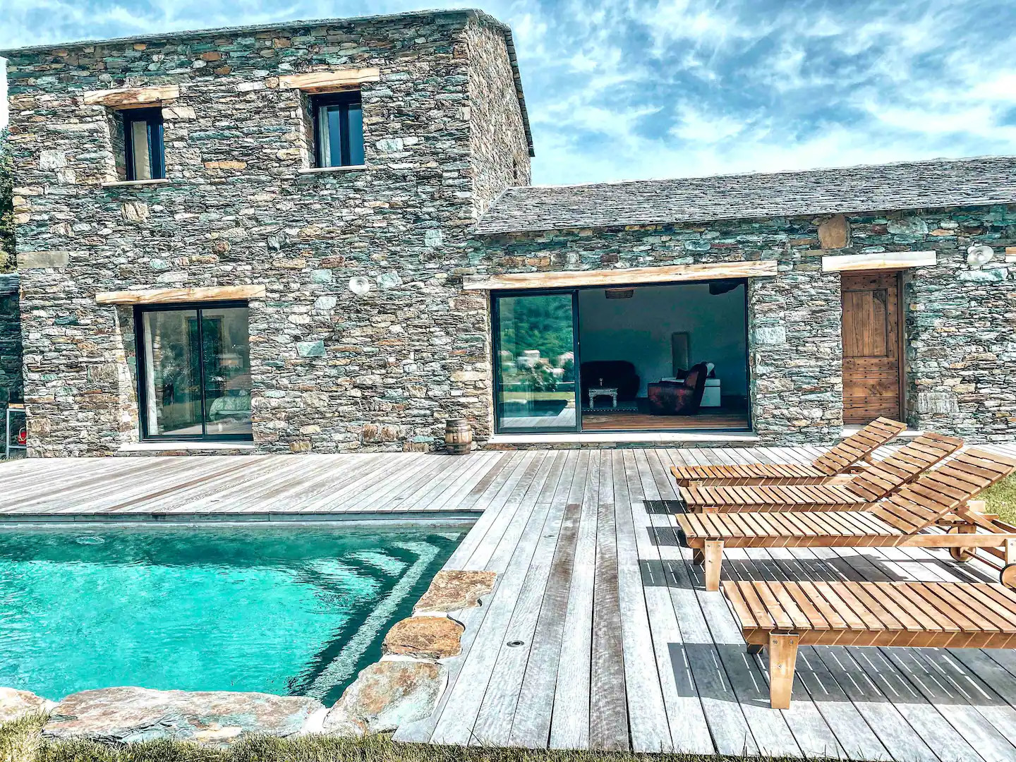 terrasse avec piscine maison en pierres A Voglia Corse