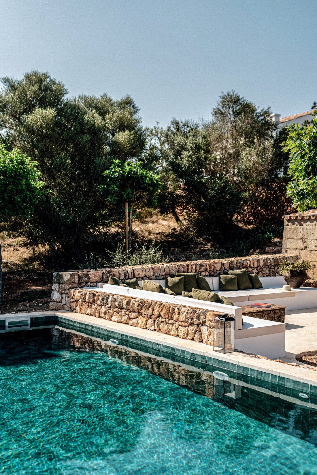 terrasse en pierre avec piscine Finca Bellavista