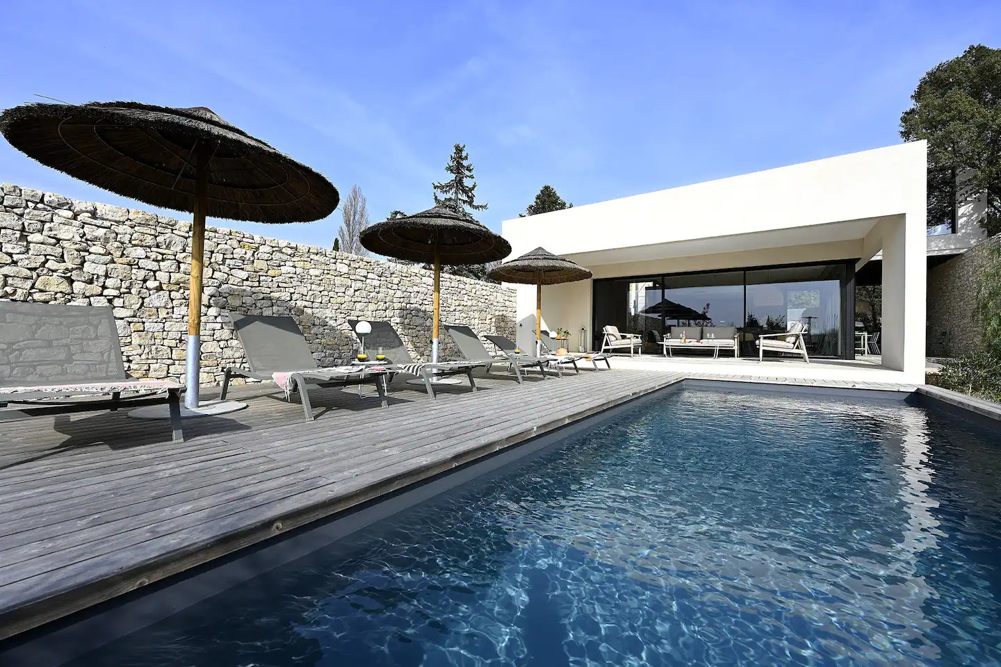 terrasse et piscine maison architecte Villa Contemporelle