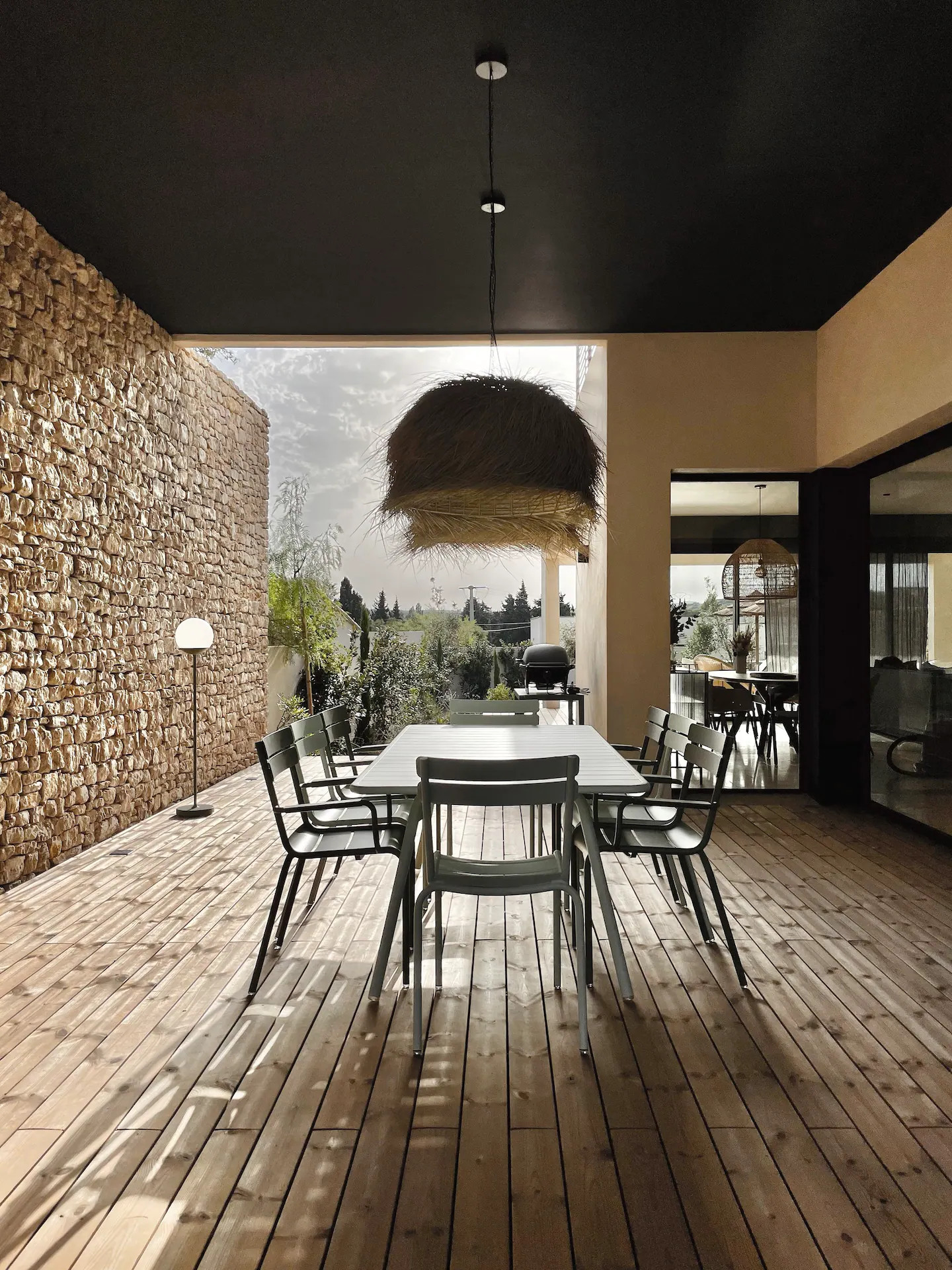 terrasse bois mur de pierres maison architecte Villa Contemporelle