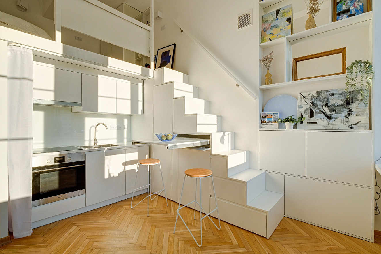 cuisine et escalier studio de 20m2 avec mezzanine