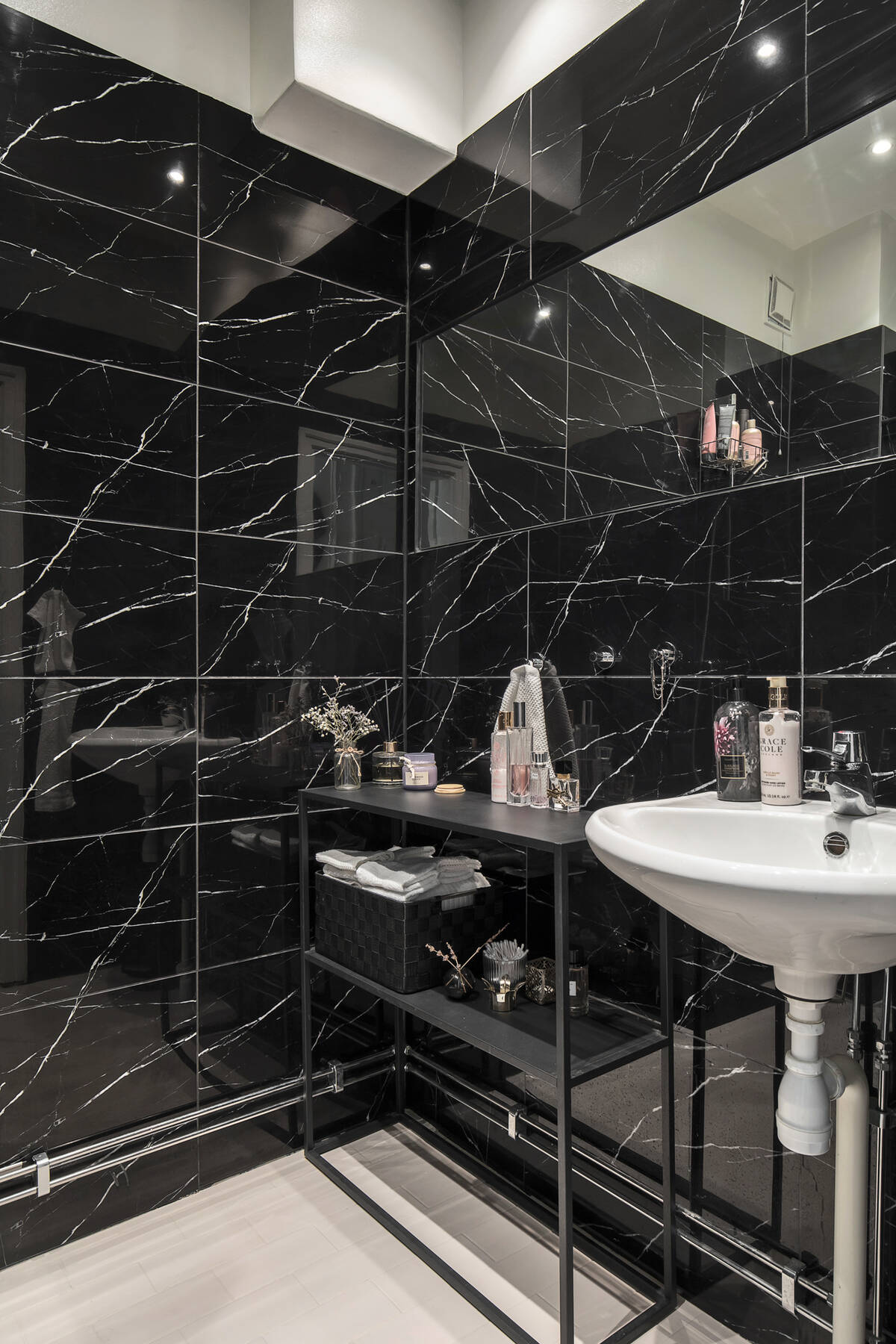 salle de bain marbre noir décoration contemporaine