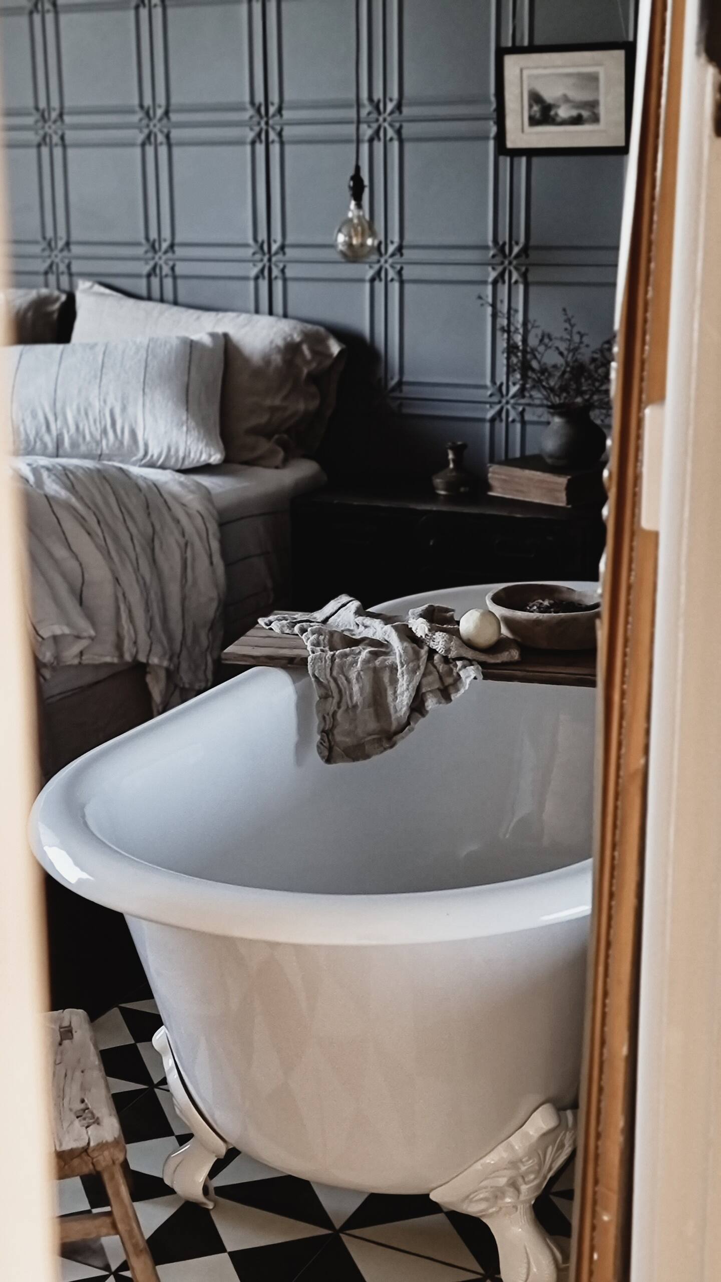 chambre avec baignoire décoration vintage