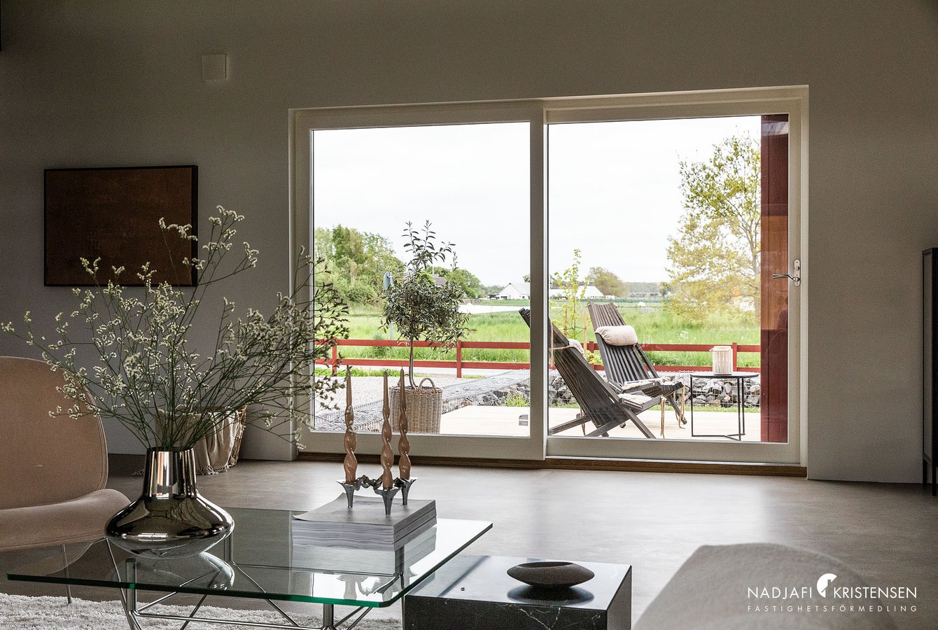 living room with bay window