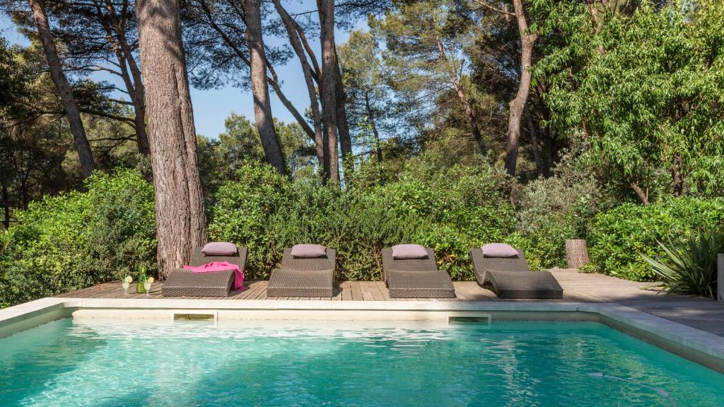 Provençal pool