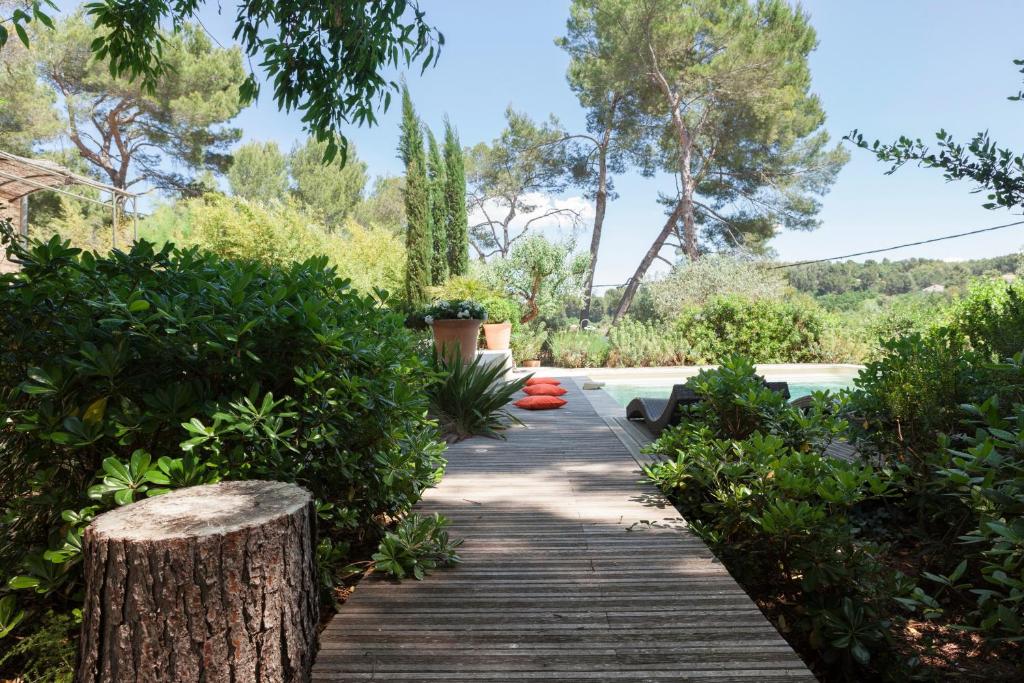 Provençal pool