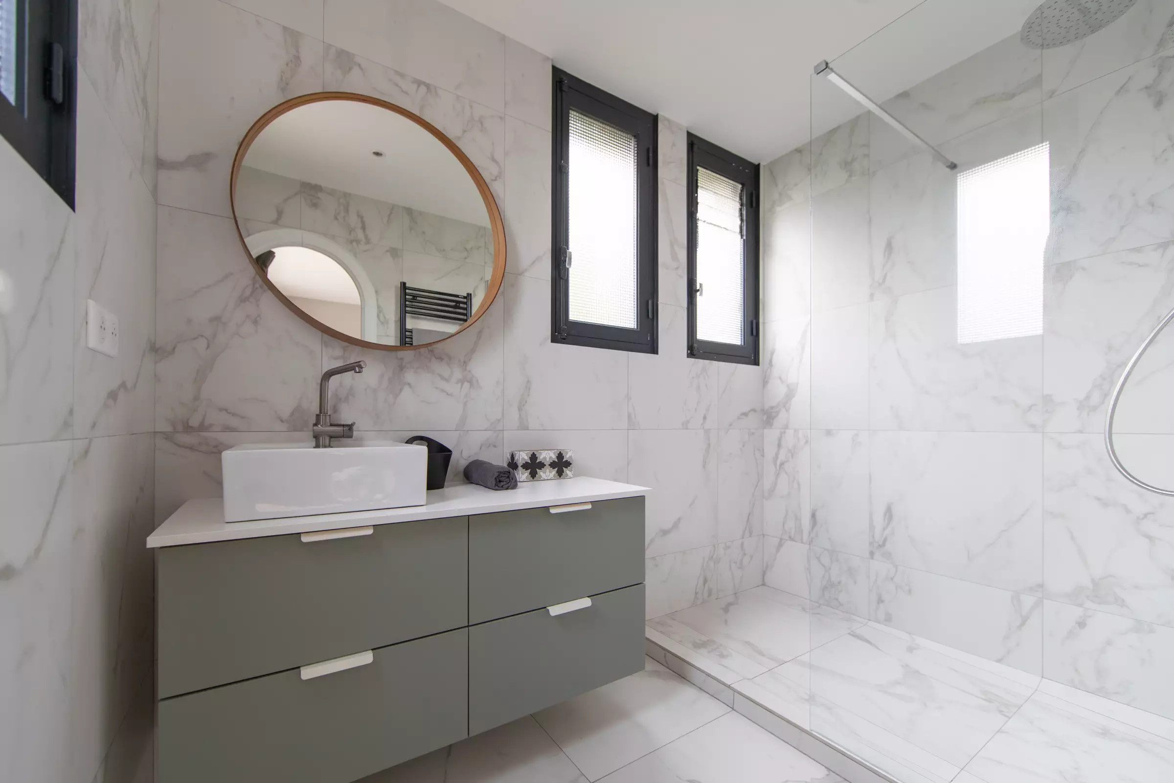 salle de bain design marbre villa Neutra Le Cap Ferret