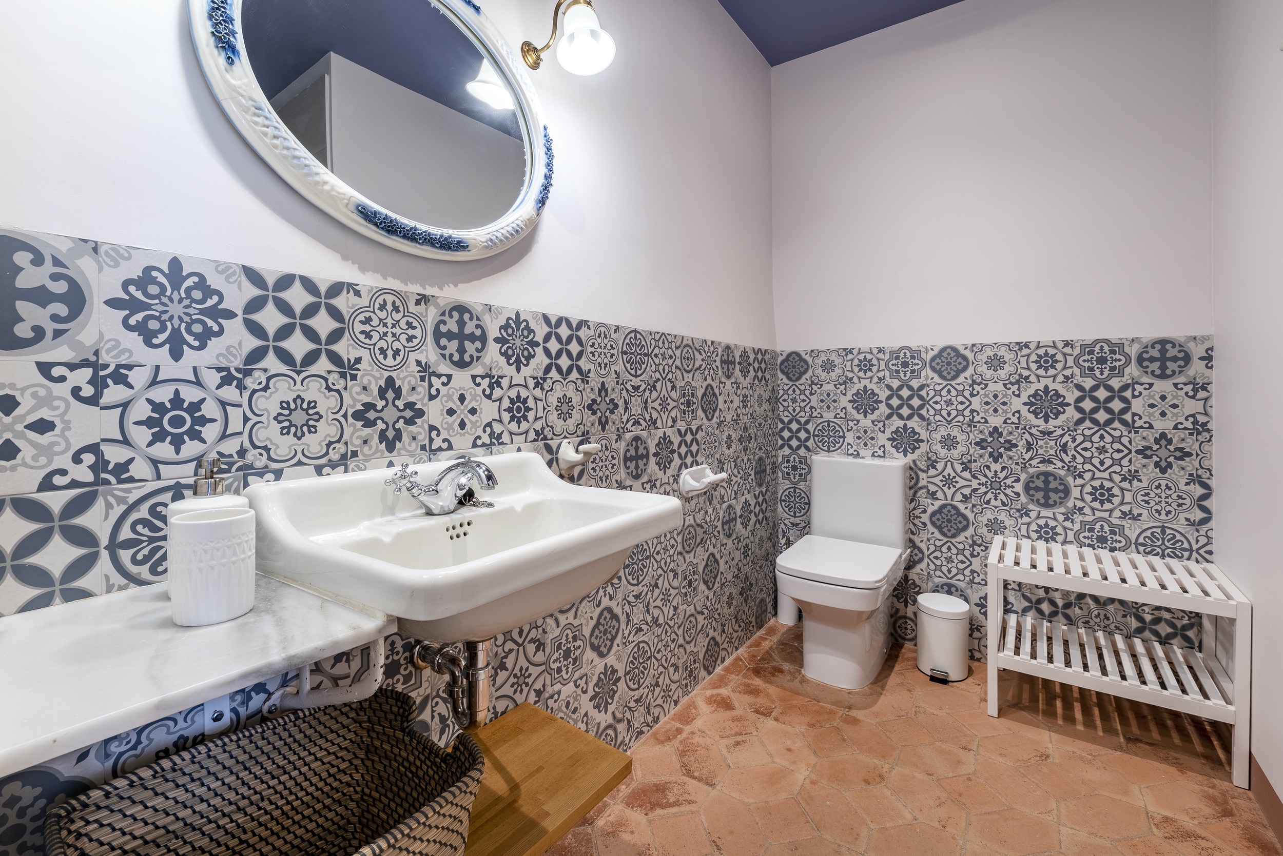 salle de bain décoration rustique bleue