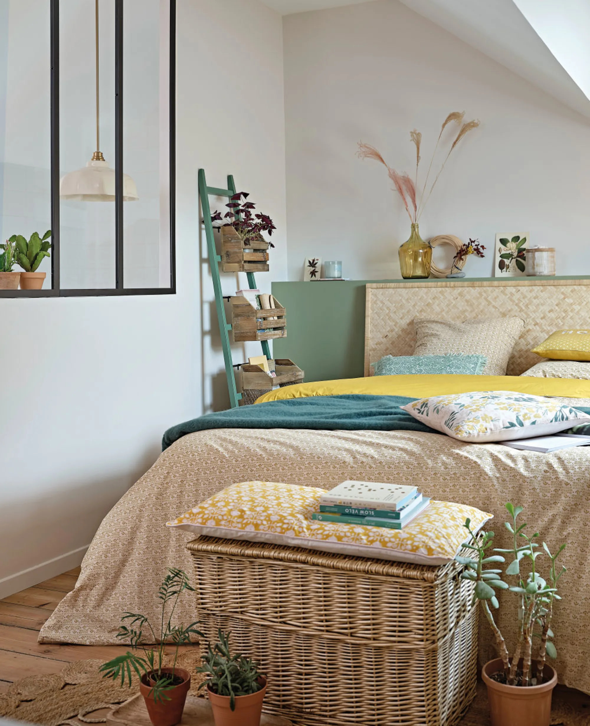 natural bedroom decoration Maisons du Monde catalog 2023