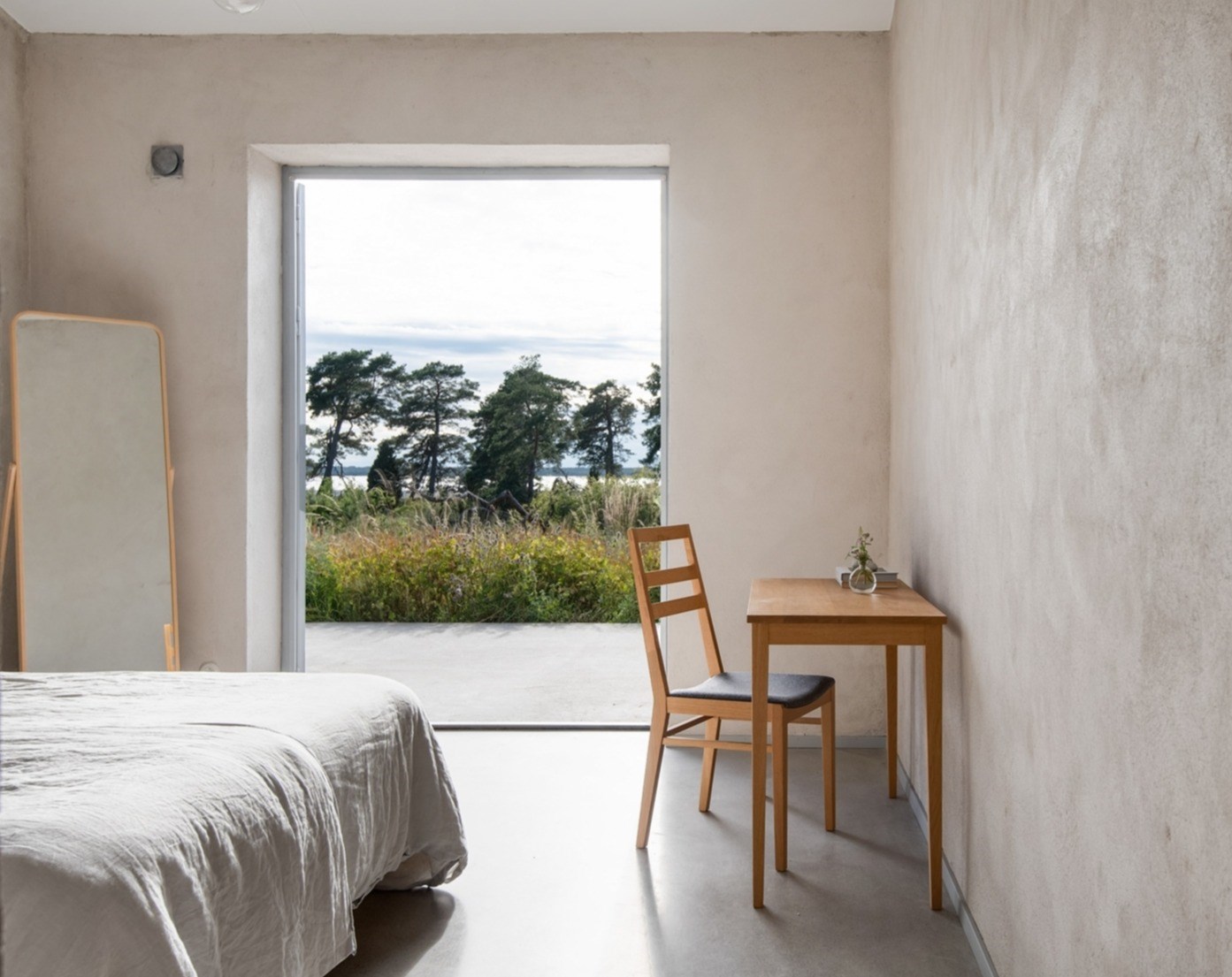 bedroom with bay window