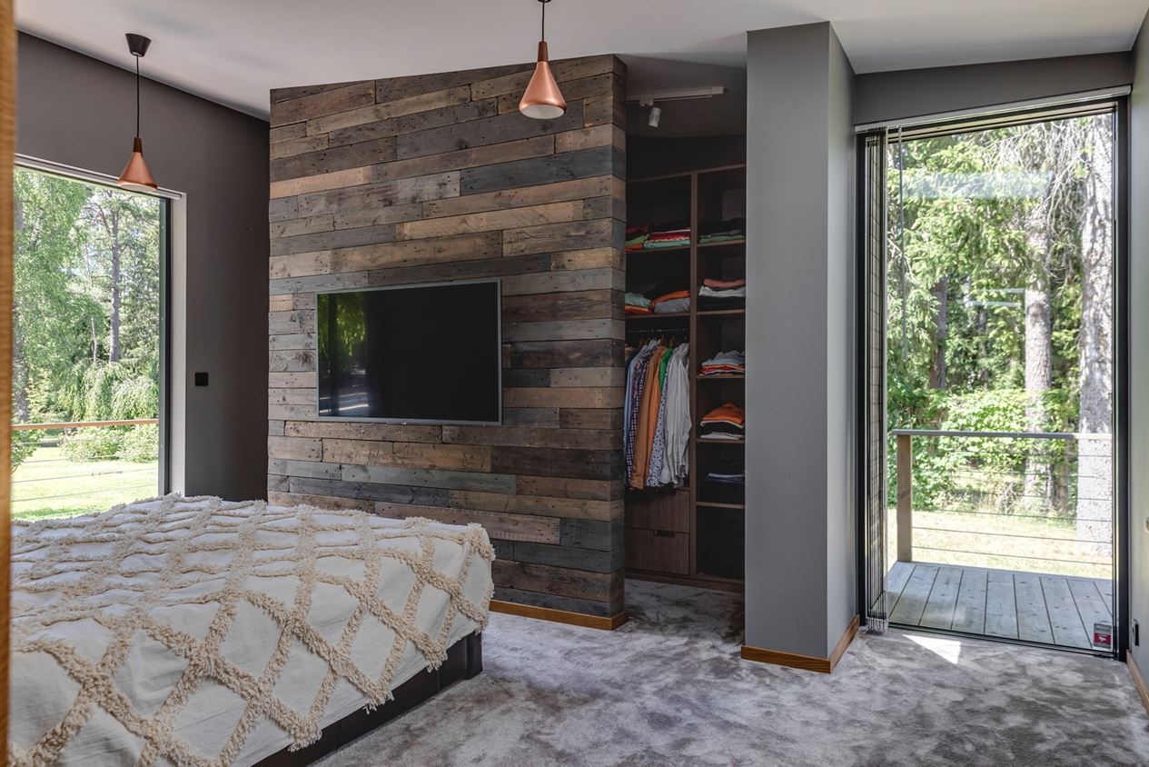 chambre avec dressing mur en bois