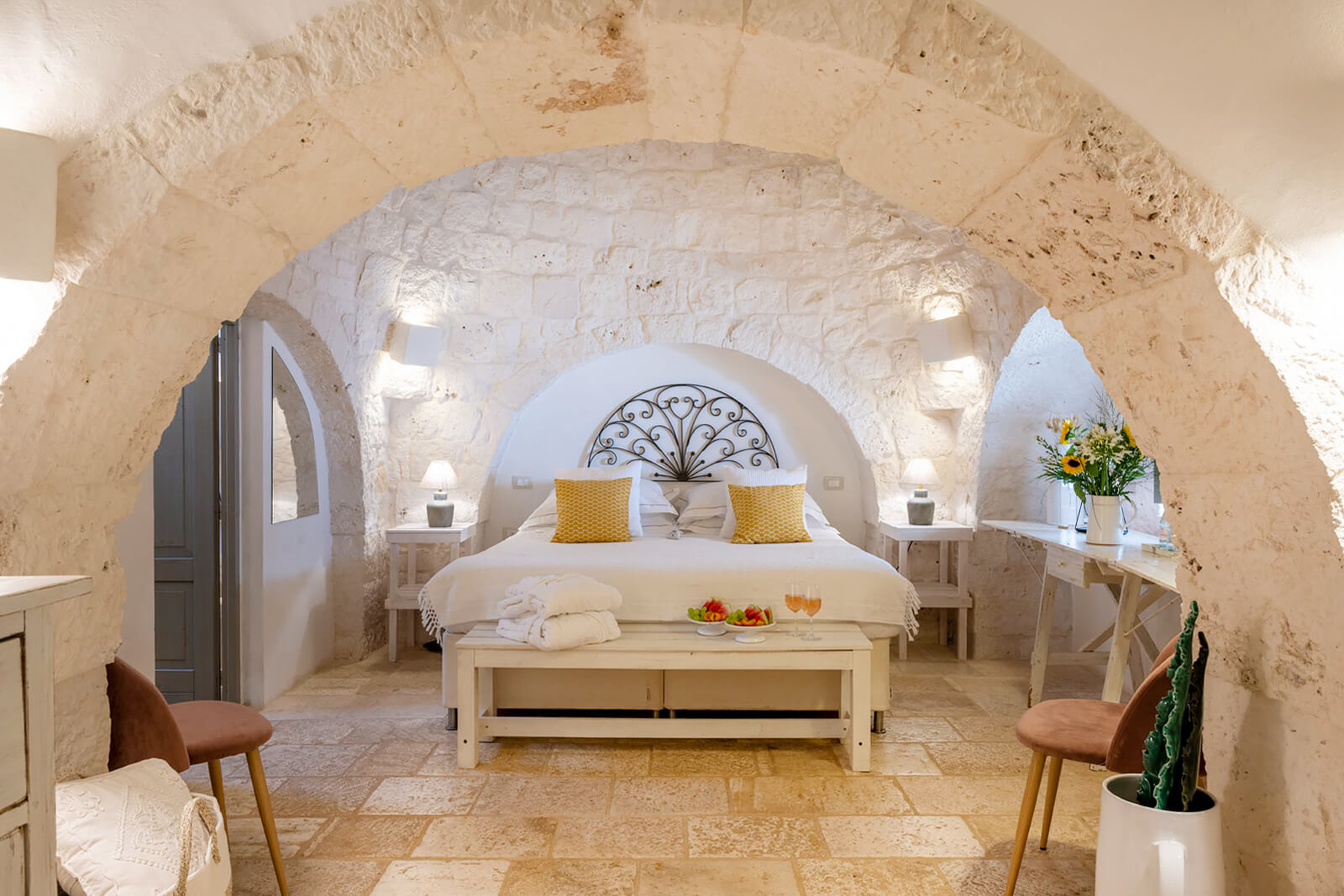 chambre avec arche maison en pierre trullo Pouilles Casa Badra