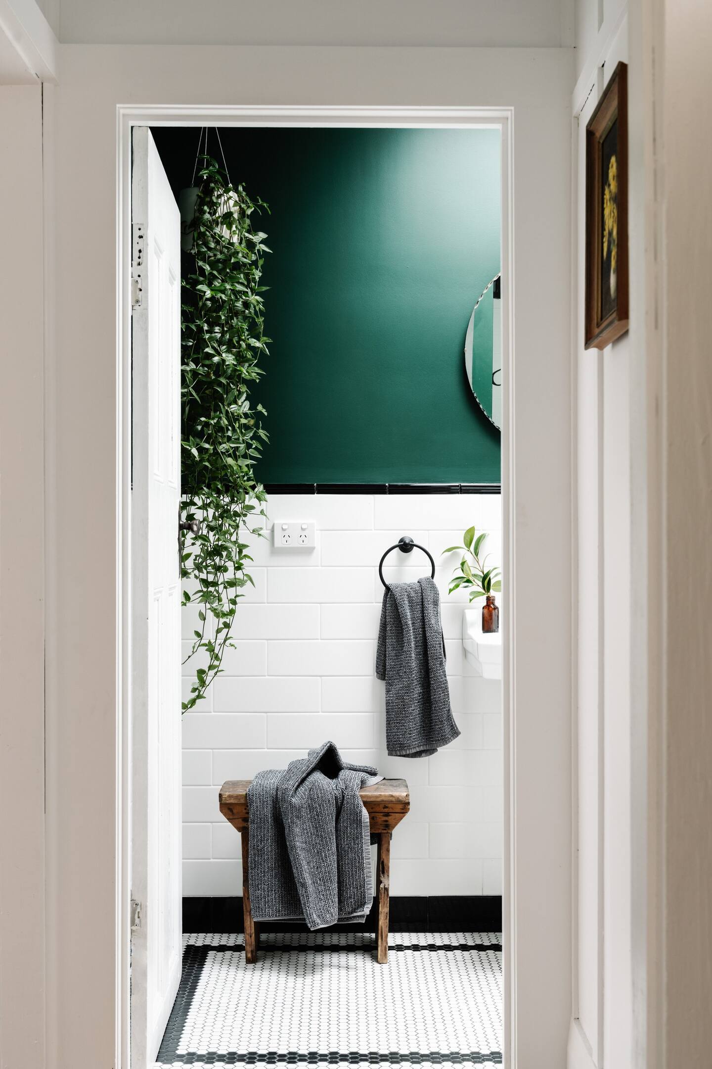 salle de bain mur vert