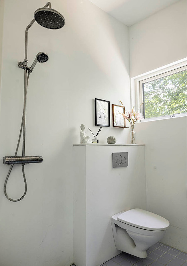 salle de bain minimaliste petite maison 65m2