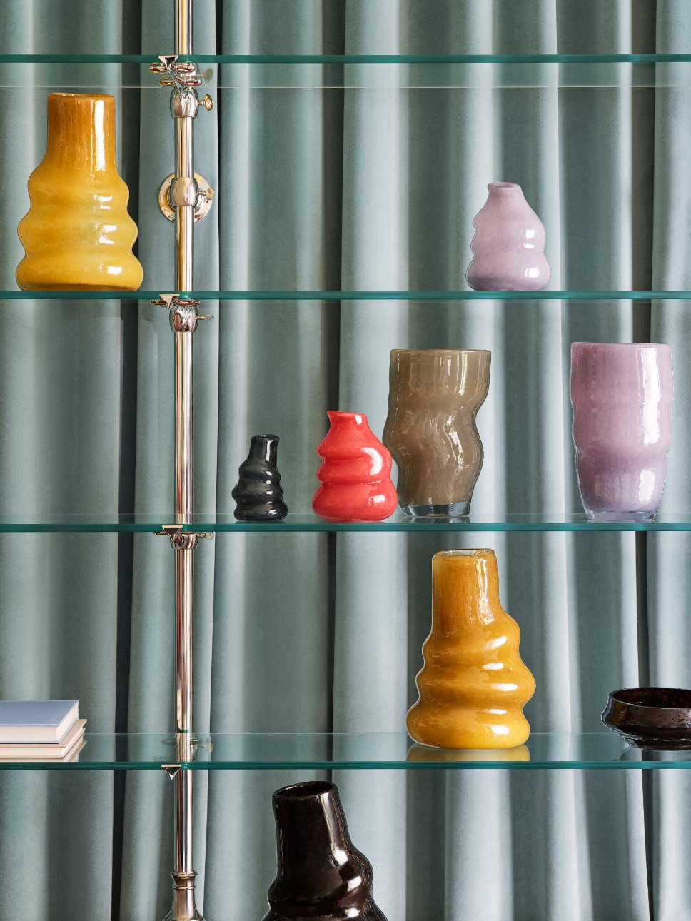 étagère en verre avec vases H&M Home nouvelle collection