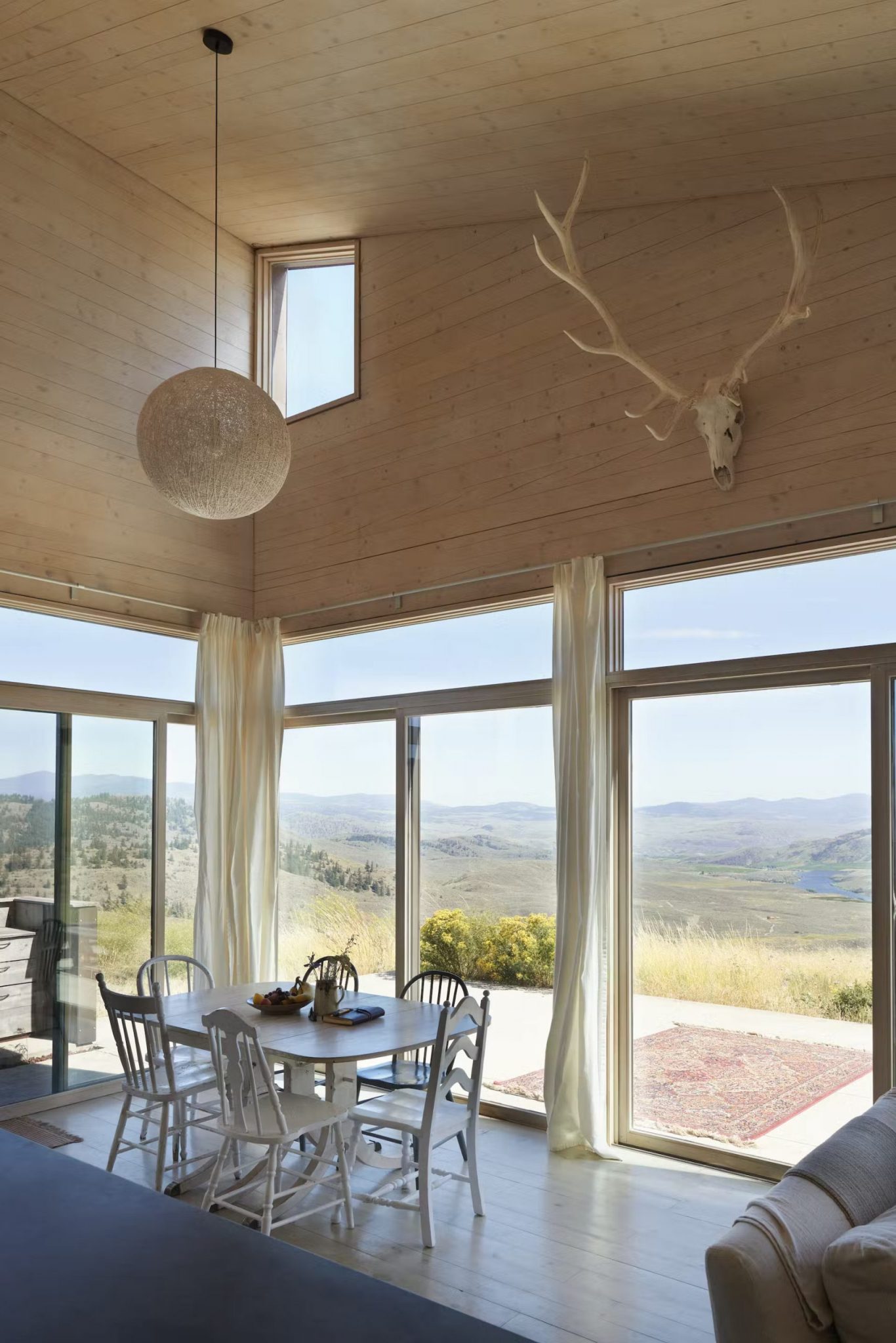 Une maison contemporaine de 76m2 à l'intérieur bois