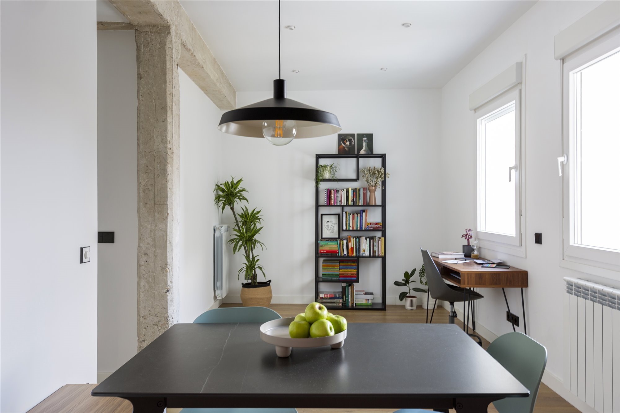 Un appartement design de 65m2 rénové en couleurs à Madrid