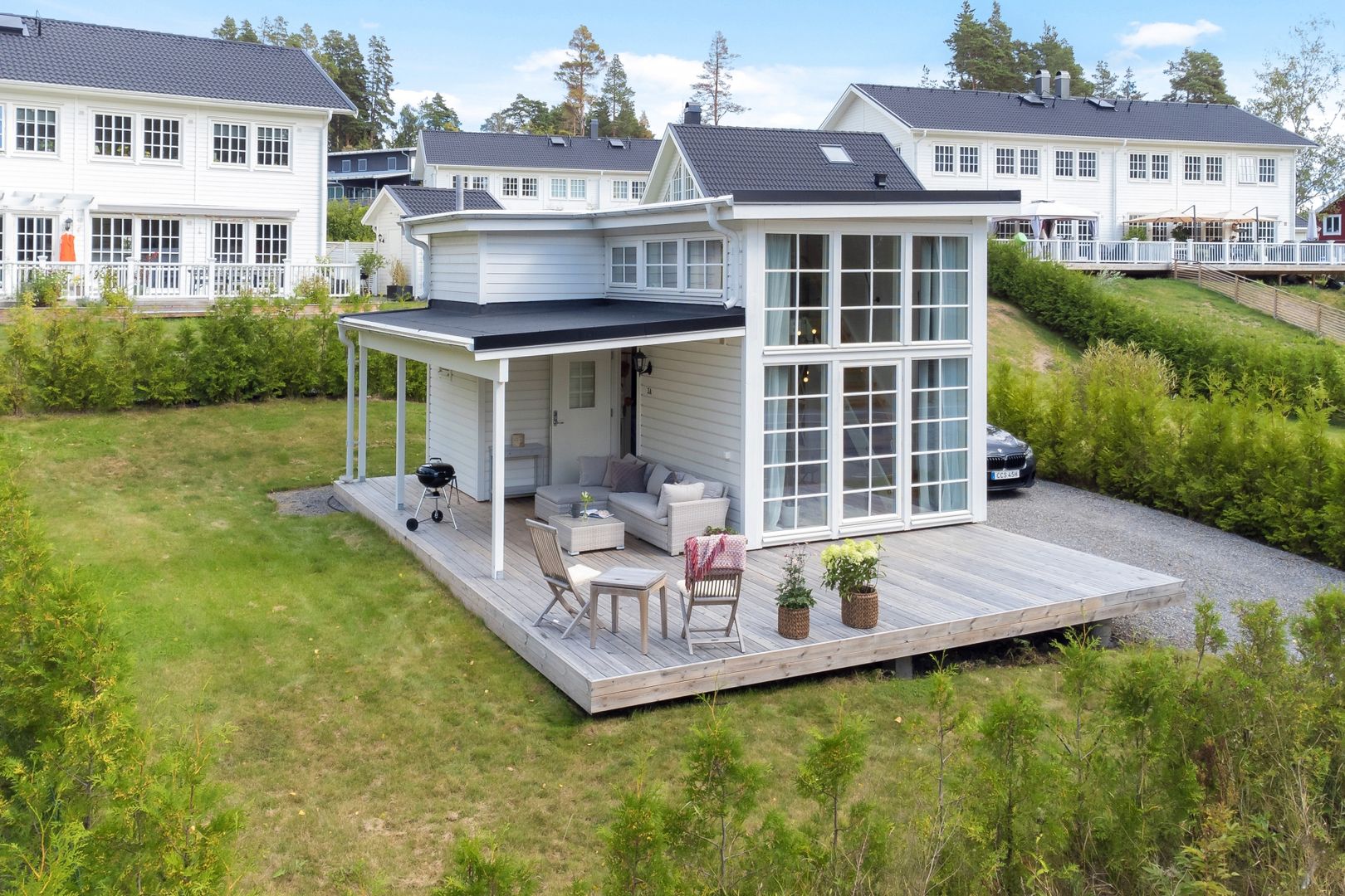 Une mini maison de 35m2 et sa terrasse couverte de style classique chic