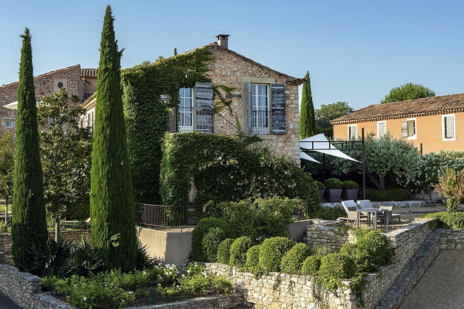 Une charmante maison en pierre pour des vacances en Provence