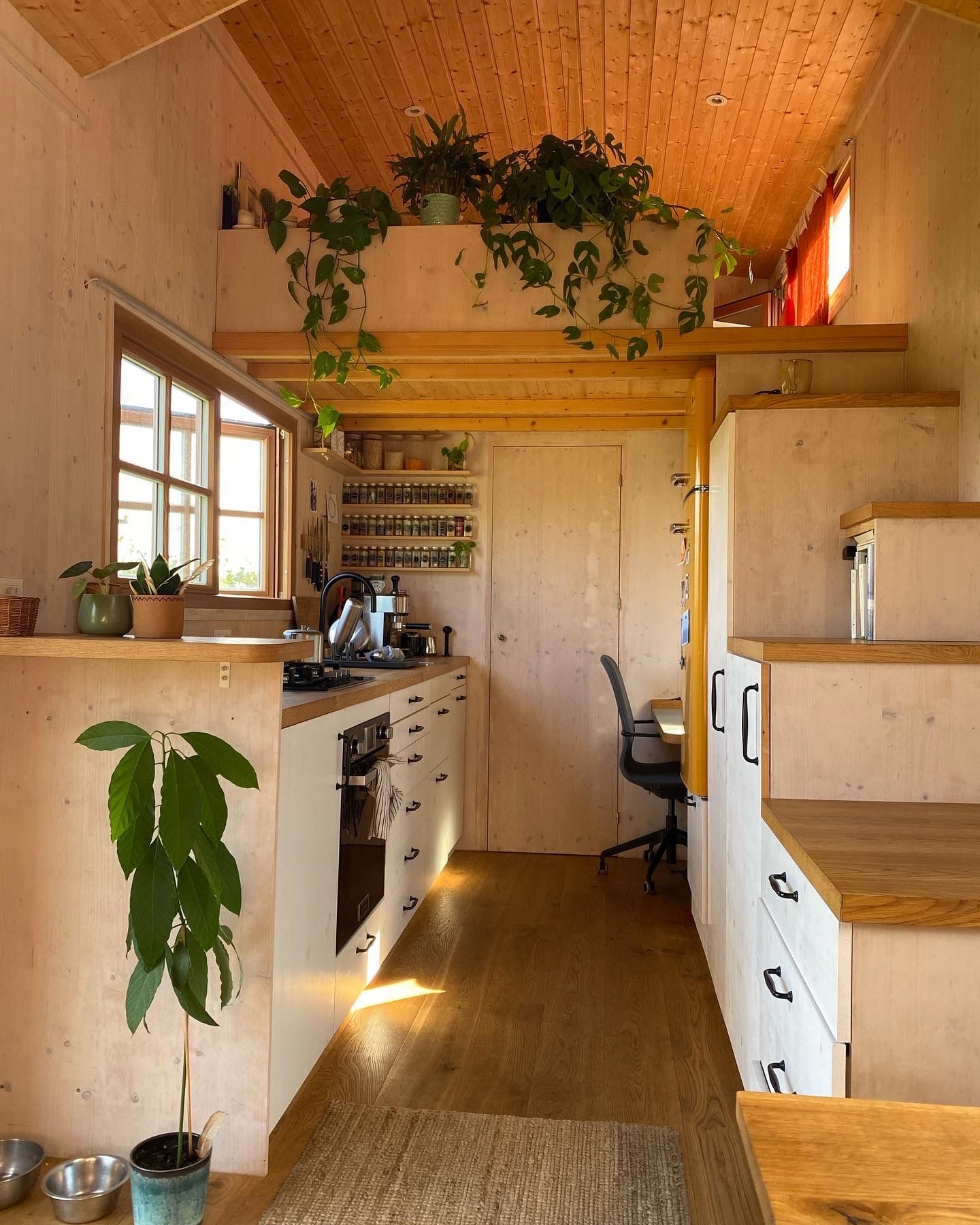 cuisine et chambre en mezzanine tiny house