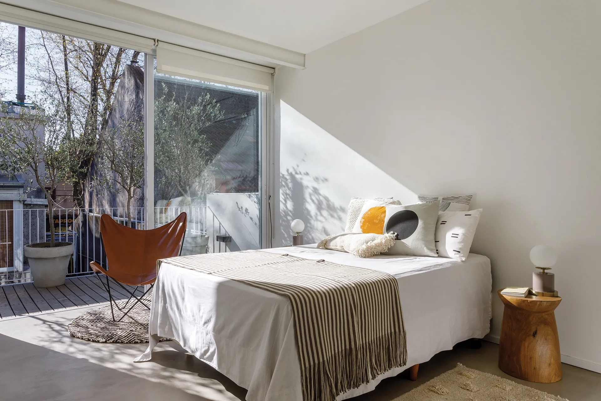 habitación con decoración de diseño de terraza