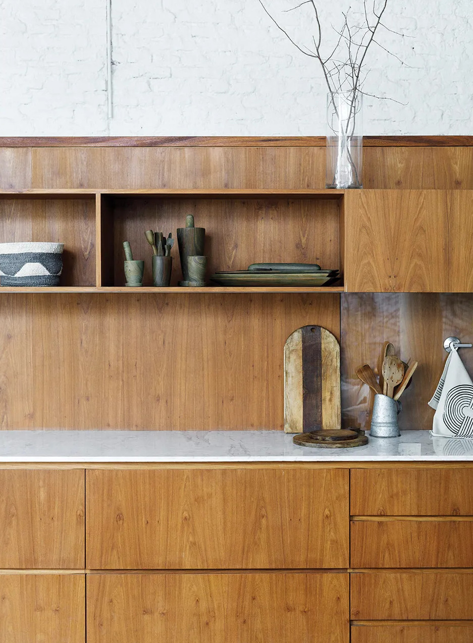 cocina de madera y marmol