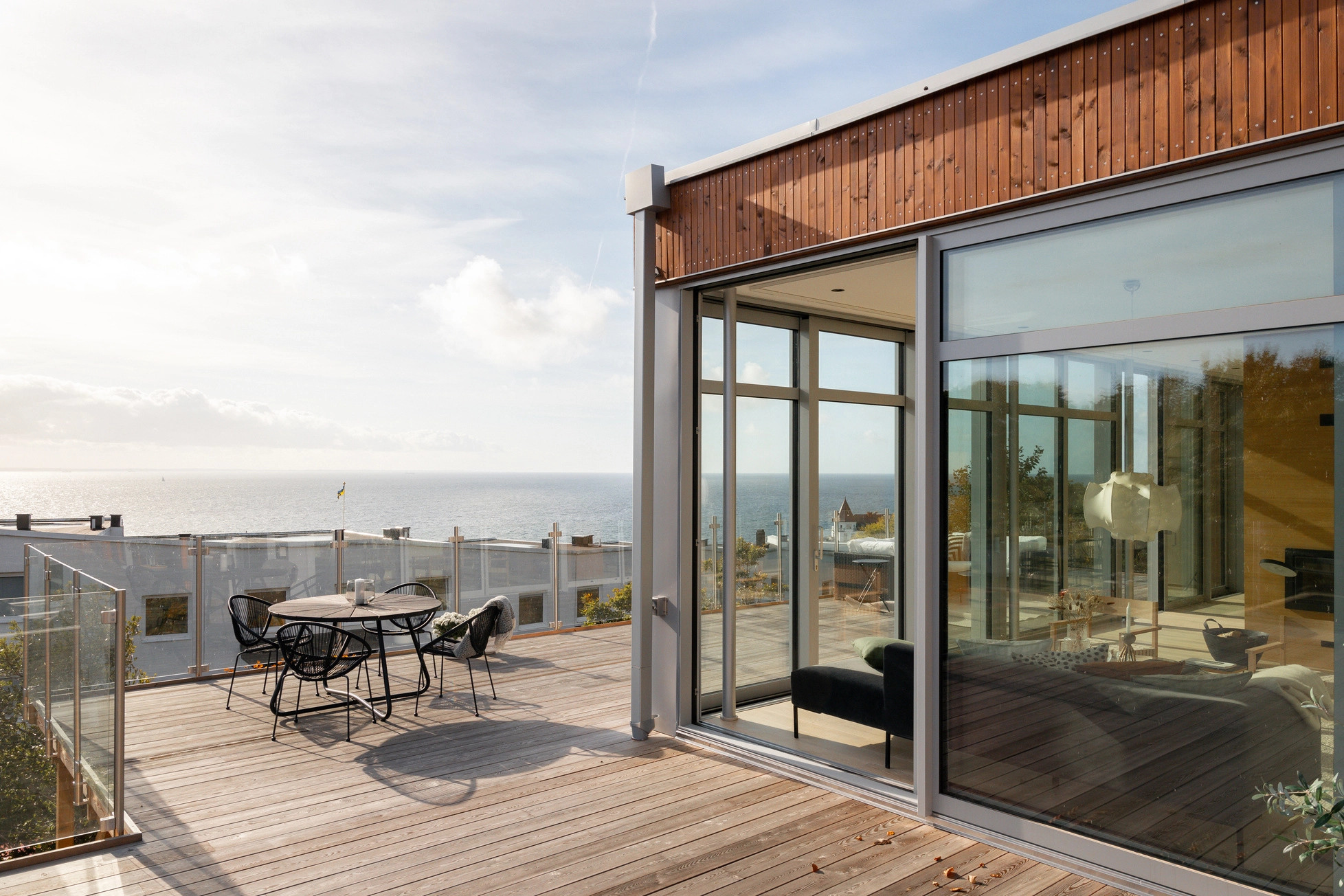 maison en bois avec terrasse vue mer