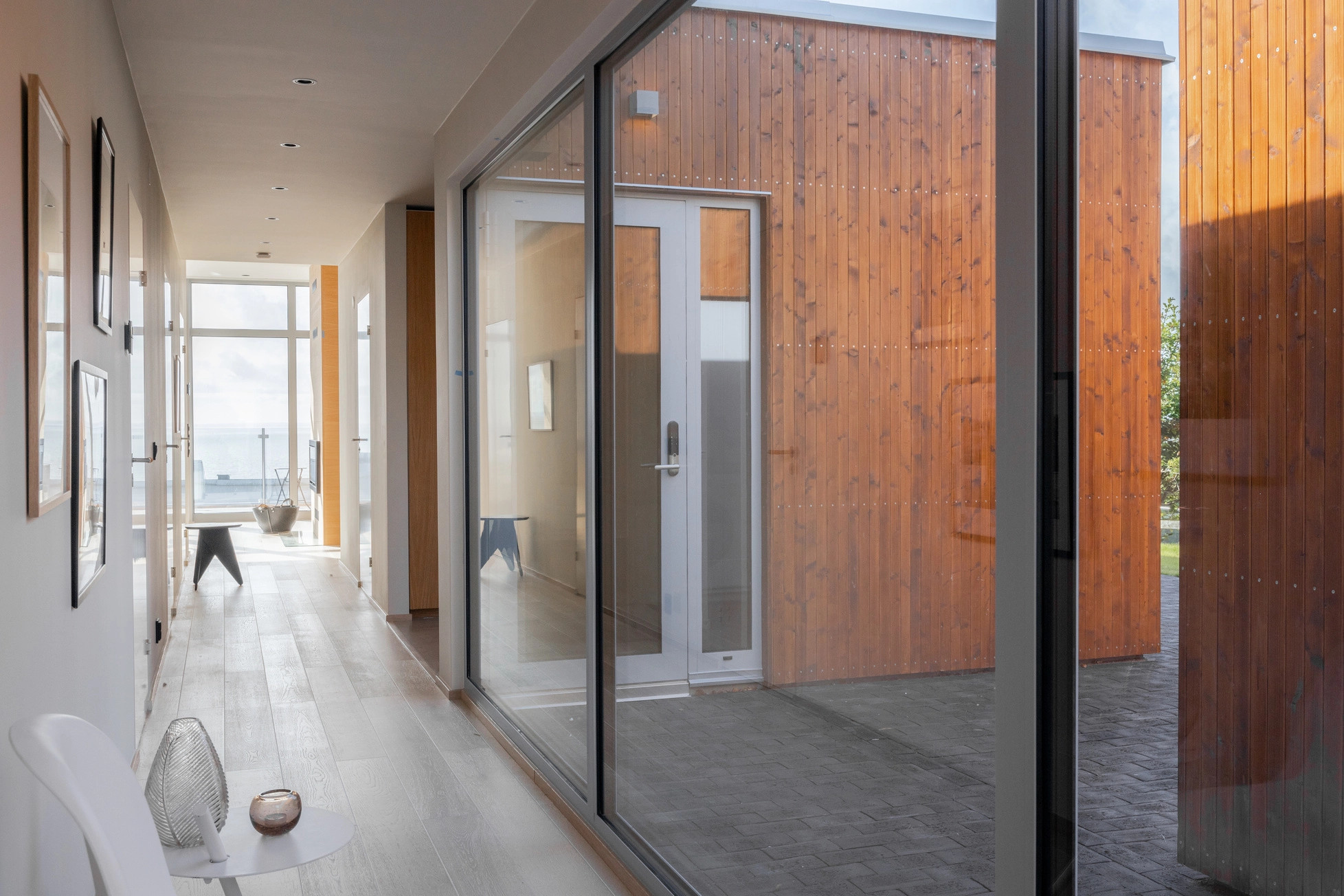 couloir avec baie vitrée maison en bois