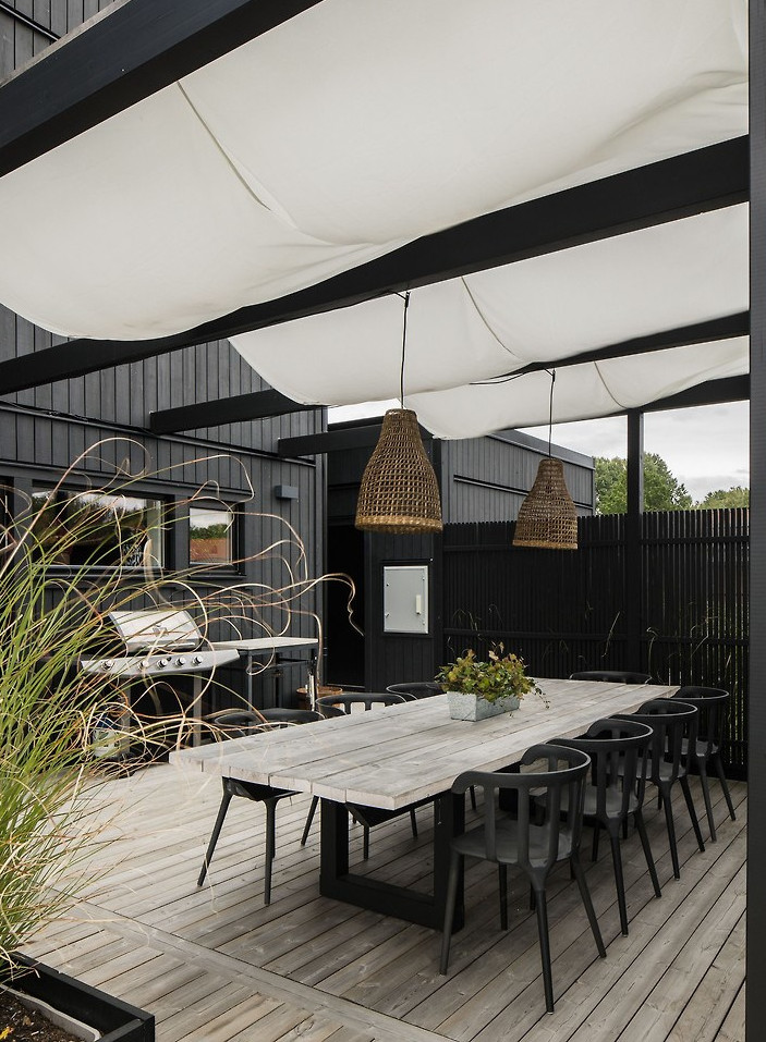 terrasse couverte avec pergola maison bois noir