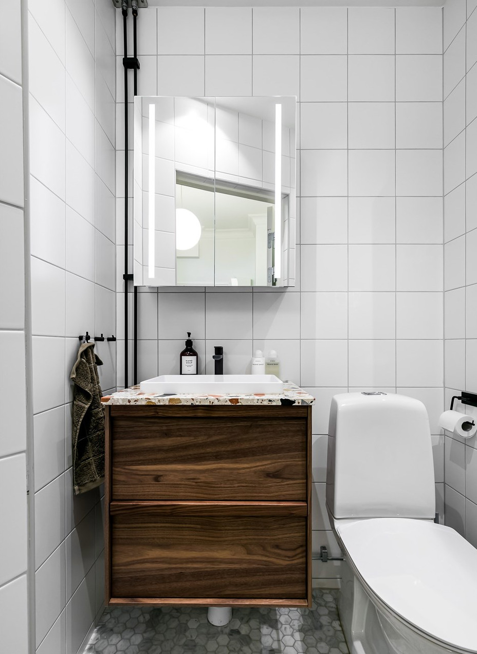 salle de bain blanche et bois