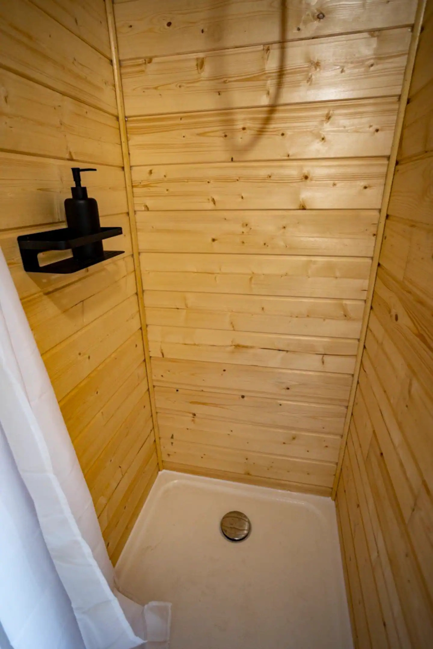 douche maison en bois