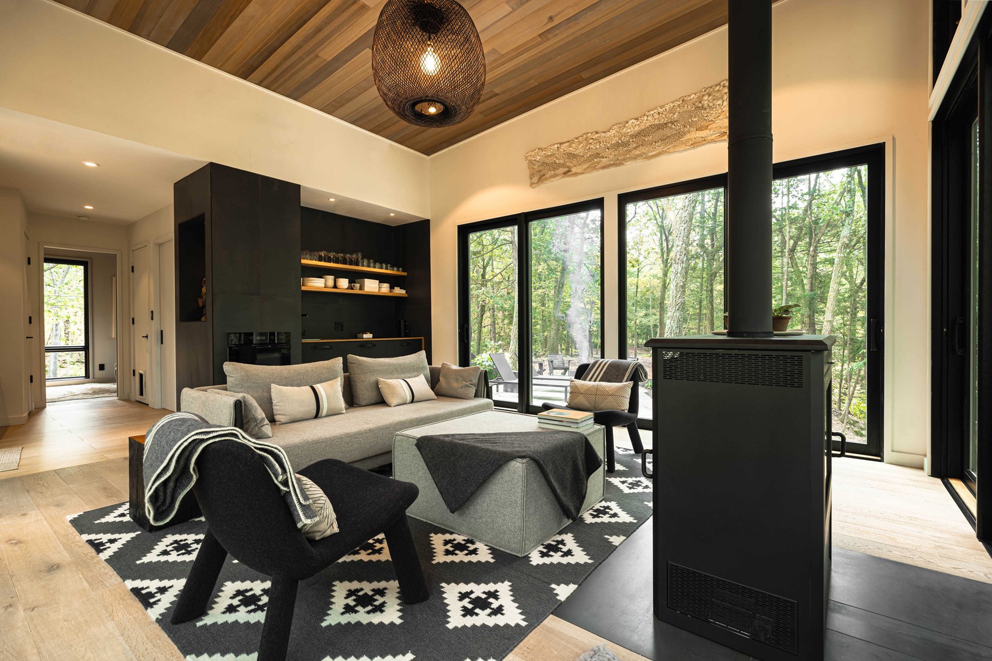 Une cabane contemporaine de 75m2 au milieu des arbres