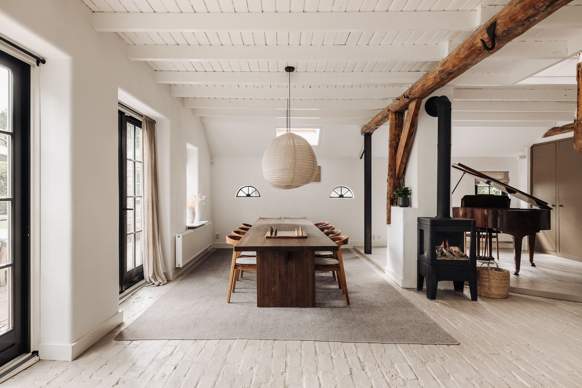 Eetkamer met gerenoveerde boerderij in Nederland